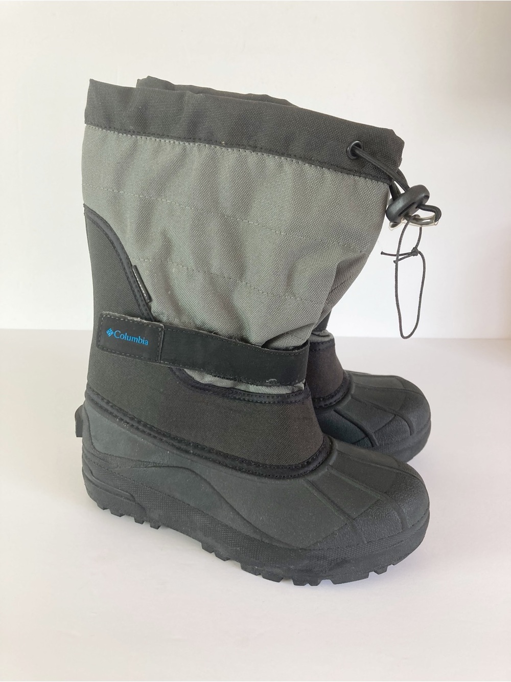 Columbia Kids Waterproof Snow Boots in Black and Gray Big Boy Size 4